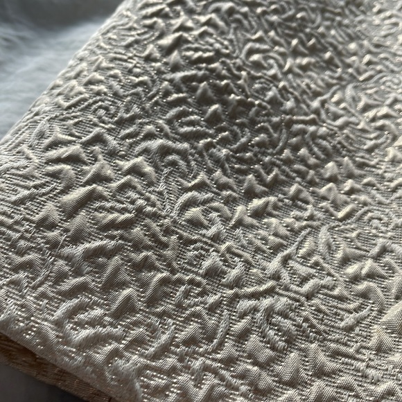 Cream and gold mini skirt - Picture 3 of 6